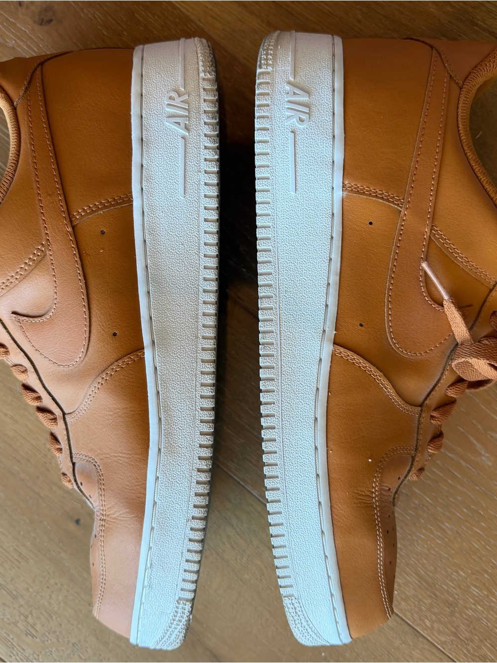 Nike Men’s Air Force 1s Tan Leather - Picture 2 of 3